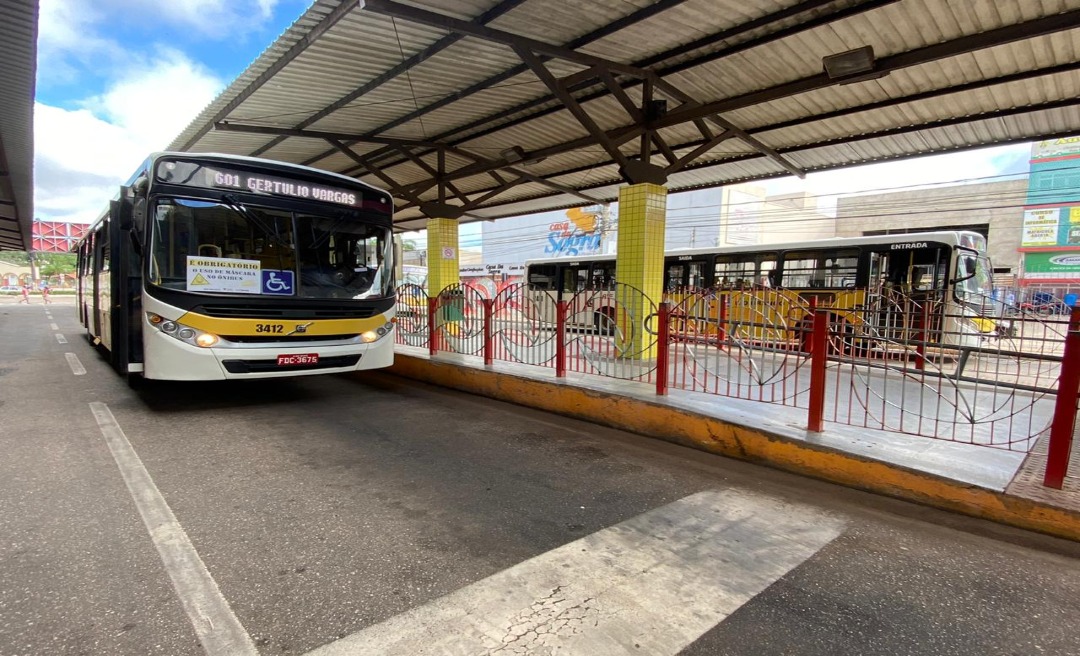 Ônibus voltam a circular em Rio Branco com 30% da frota, apenas 